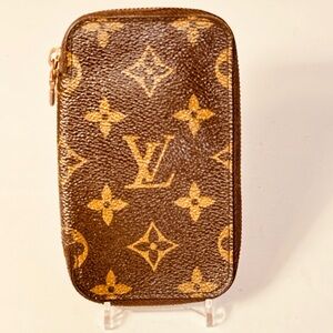 Louis Vuitton Key Holder Brown Monogram Zipper round